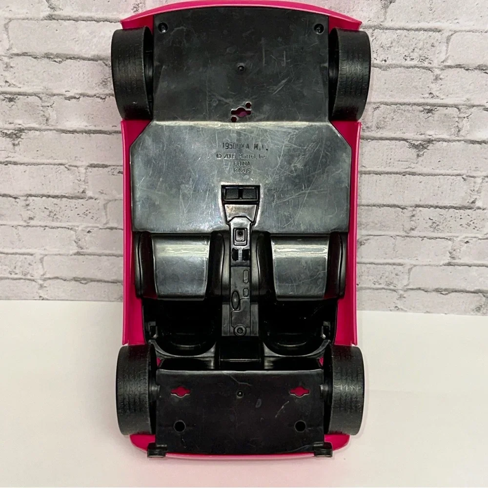 Barbie Car 2009 Mattel Glam Pink Convertible Toy Two-Seater Adjustable Seat Belt